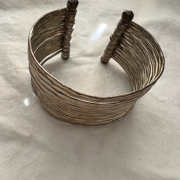 Vintage hammered band cuff bracelet - Picture 4 of 12